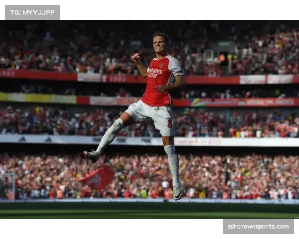 赖斯坦言双后腰体系提升防守稳定性 枪手战术流派注重攻守平衡